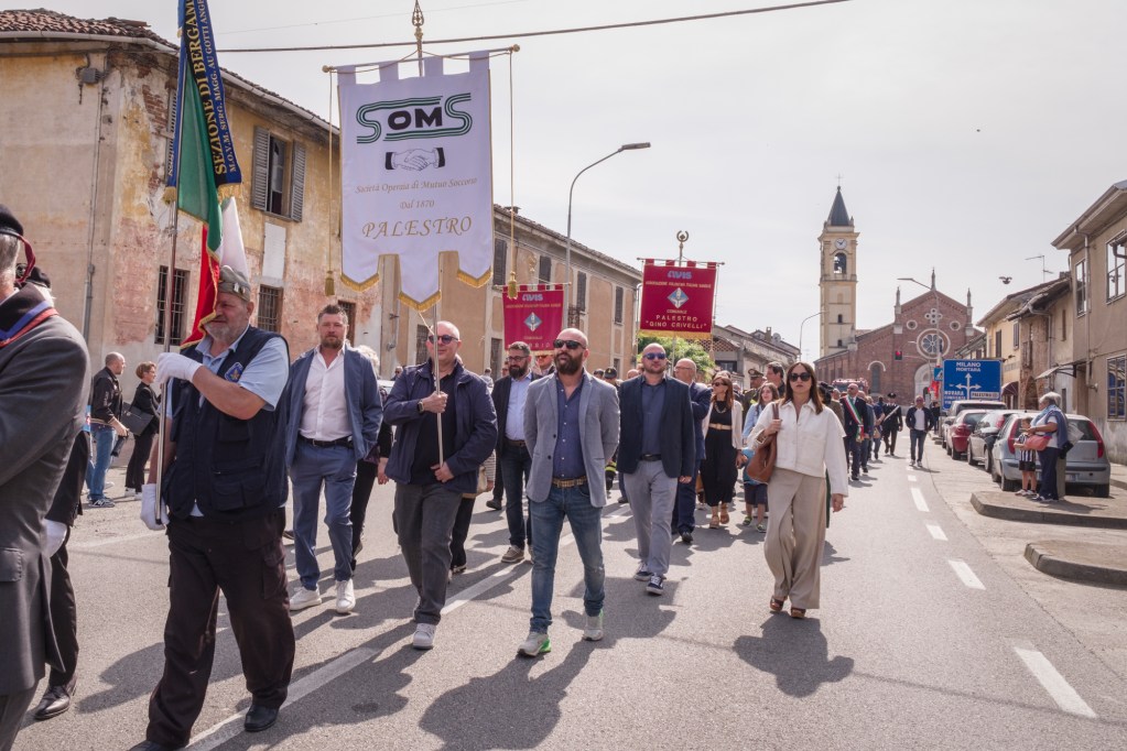 24 Maggio 2025: Museo Diffuso - Festa della Battaglia 2025 2 la processione della fest della battaglia di palestro con il gonfalone soms